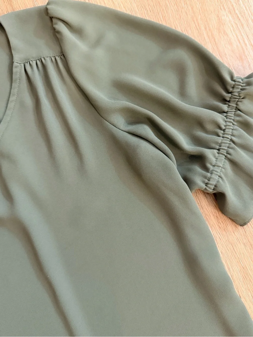 LOFT V-Neck Puff Sleeve Top in Eucalyptus Leaf Green size XS